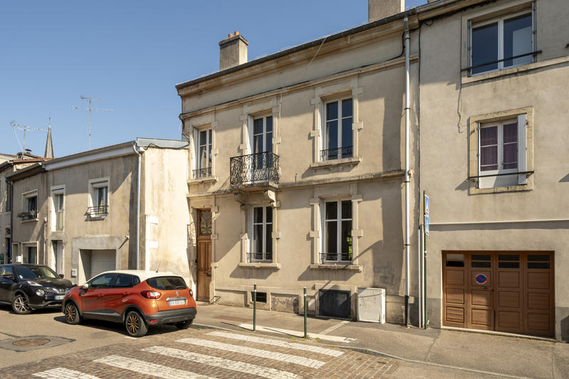 Maison - 270 m² - 11 pièces