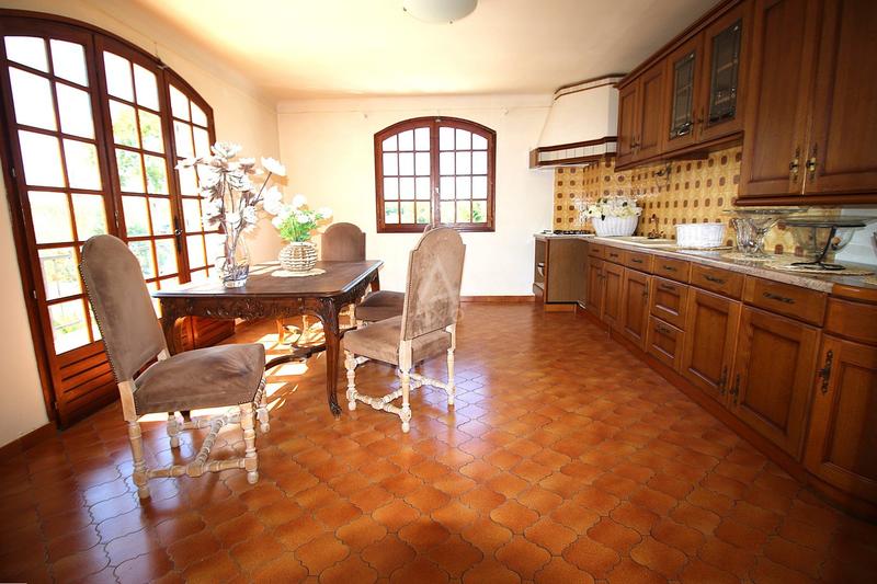 Maison - 256 m² - 7 pièces