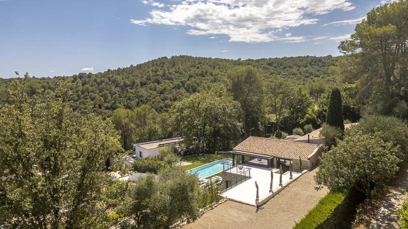 Maison - 300 m² - 7 pièces