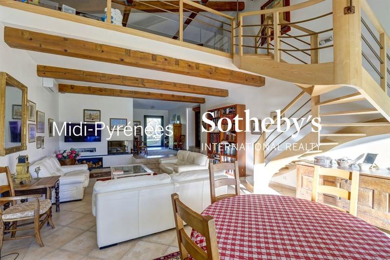 Maison - 296 m² - 7 pièces