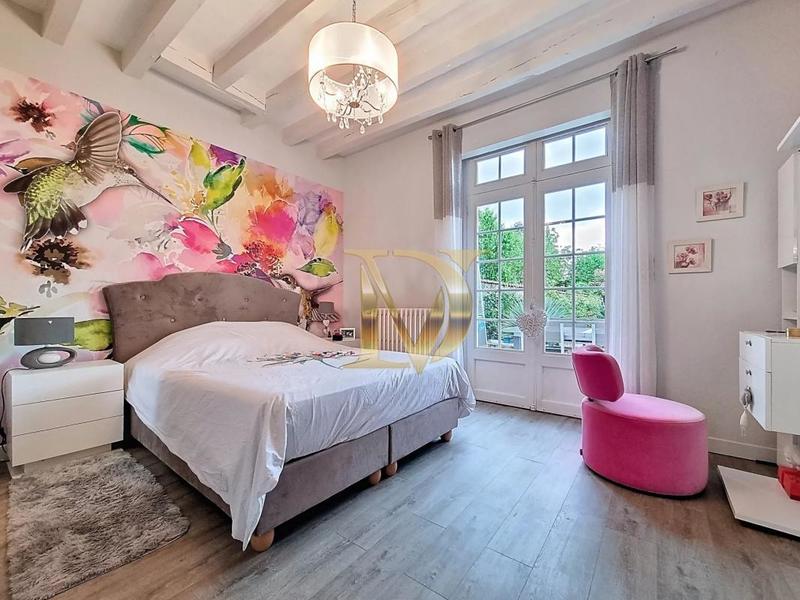 Propriété - 250 m² - 10 pièces