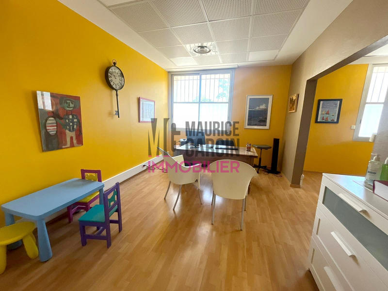 Bureau - 201 m² - 7 pièces