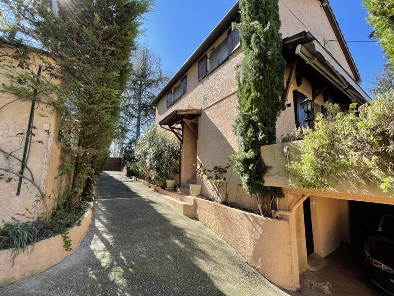 Maison - 177 m² - 8 pièces