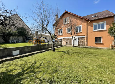 Maison - 225 m² - 6 pièces
