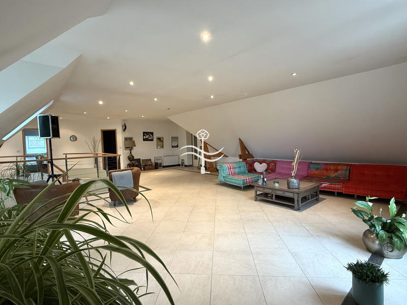 Maison - 215 m² - 6 pièces
