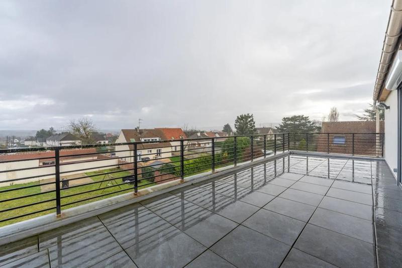 Maison - 225 m² - 8 pièces