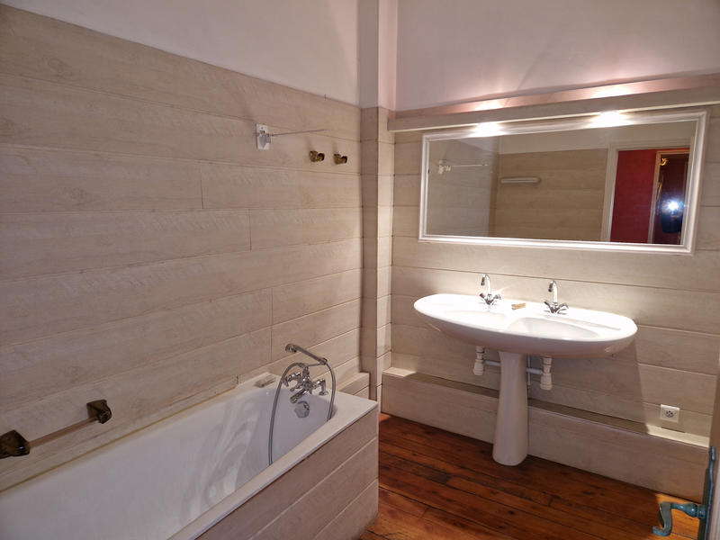 Maison - 340 m² - 12 pièces