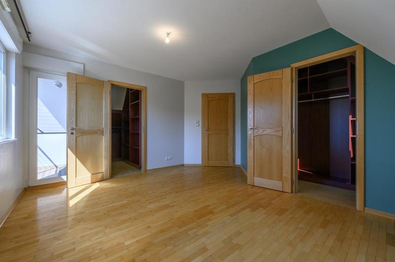 Maison - 305 m² - 7 pièces