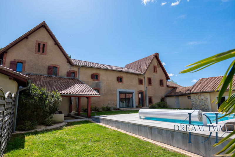 Maison - 350 m² - 7 pièces