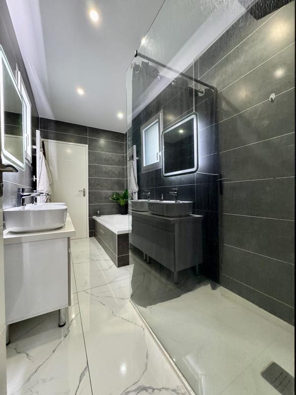 Maison - 140 m² - 5 pièces