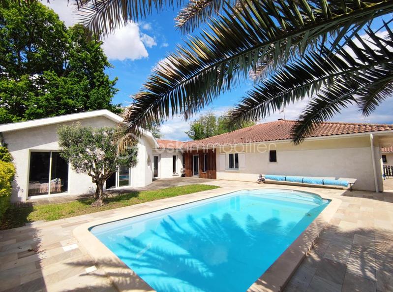 Maison - 231 m² - 8 pièces