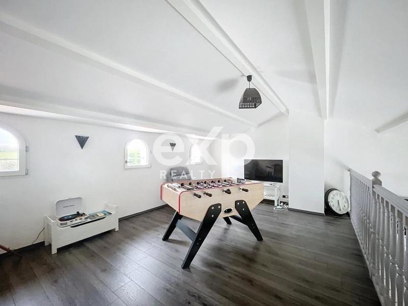 Maison - 235 m² - 8 pièces