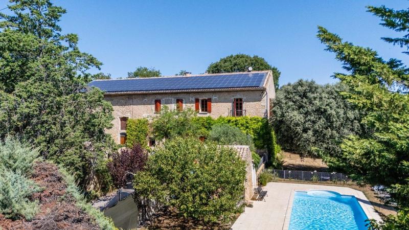 Mas - 400 m² - 15 pièces