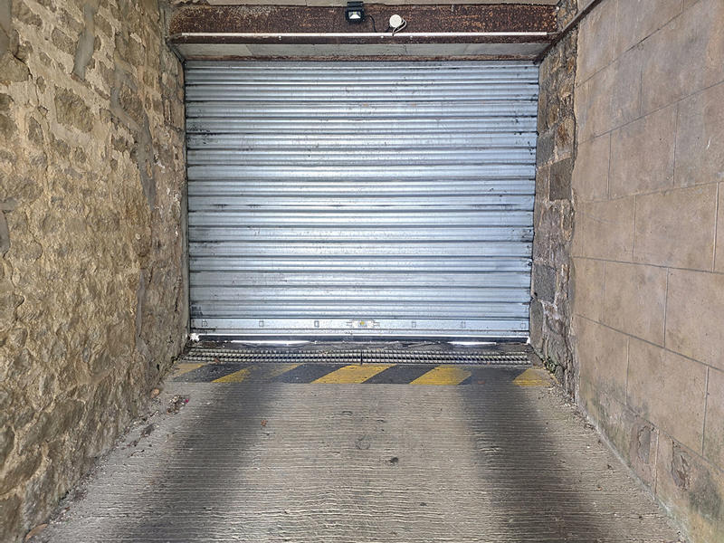 Parking / Garage - 12 m²