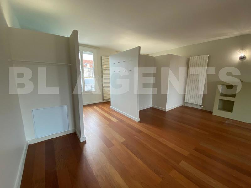 Maison de ville - 262 m² - 9 pièces