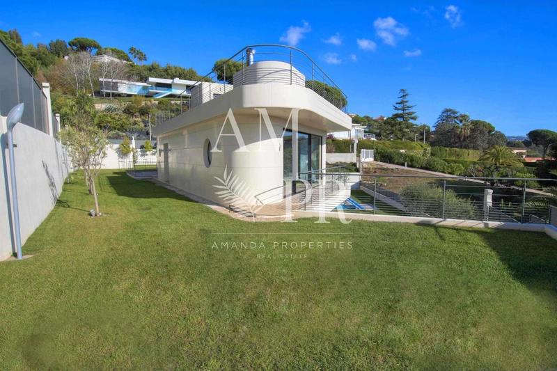 Villa - 300 m² - 8 pièces