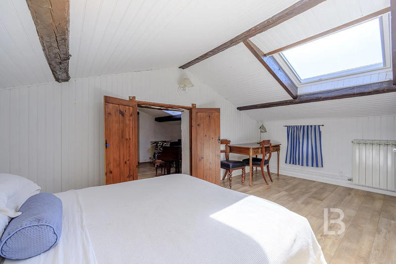 Maison - 213 m² - 7 pièces