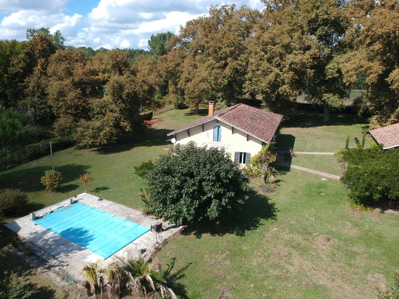 Maison - 280 m² - 7 pièces