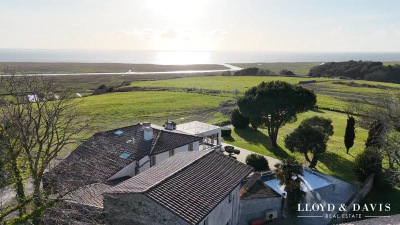 Villa - 280 m² - 9 pièces