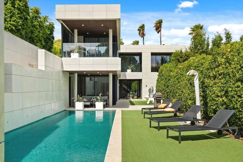 Villa - 300 m² - 6 pièces