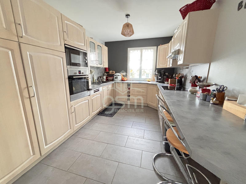 Maison traditionnelle - 162 m² - 6 pièces