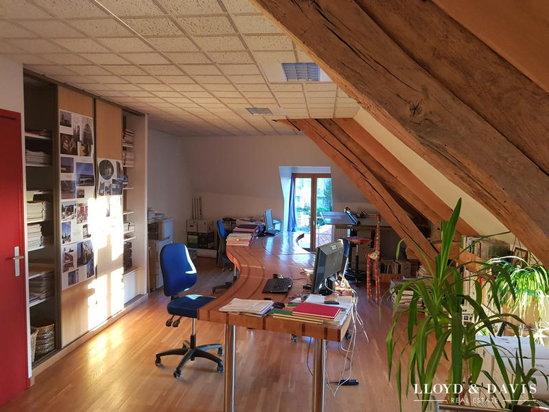 Maison - 221 m² - 7 pièces