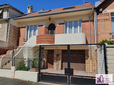 Maison - 90 m² - 5 pièces