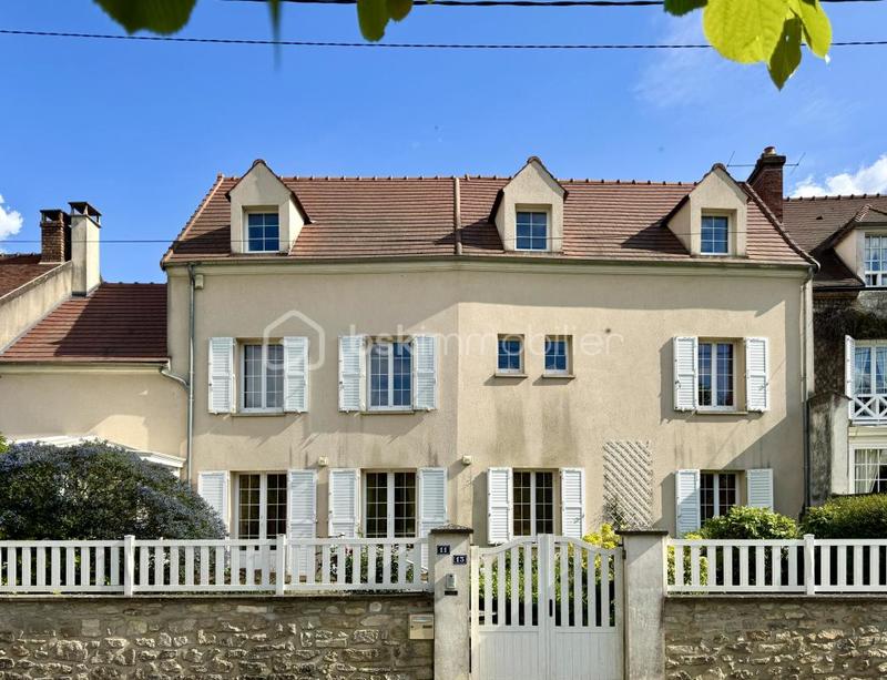 Maison de ville - 210 m² - 7 pièces