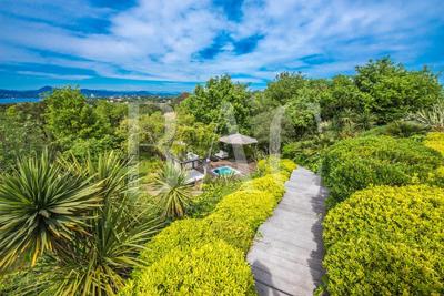 Propriété - 650 m² - 15 pièces