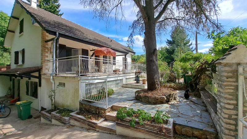 Maison - 215 m² - 9 pièces