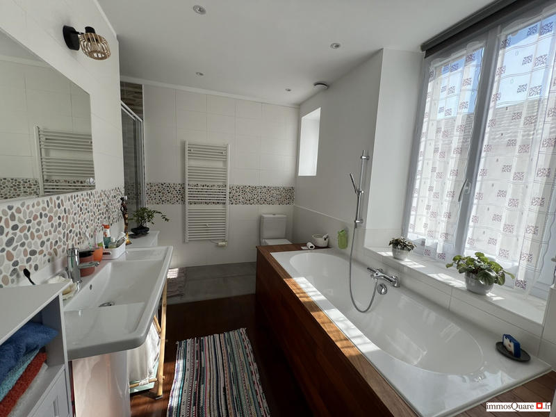 Maison - 200 m² - 6 pièces