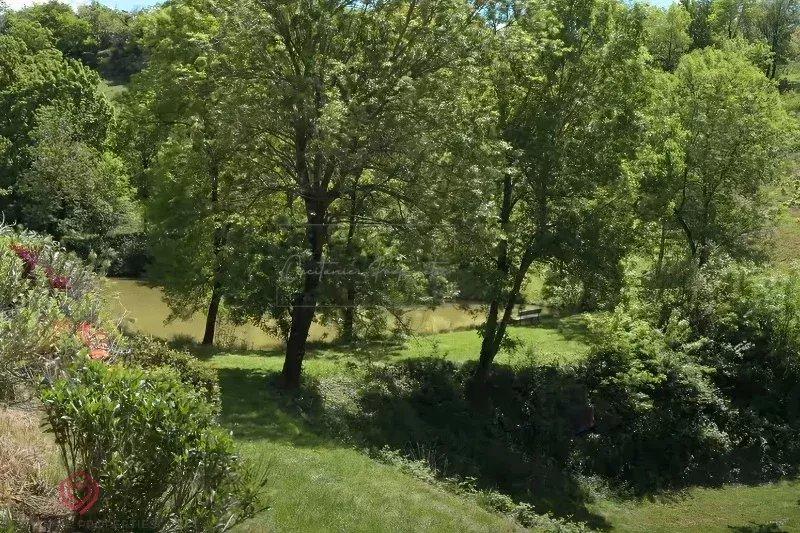 Propriété - 700 m² - 23 pièces