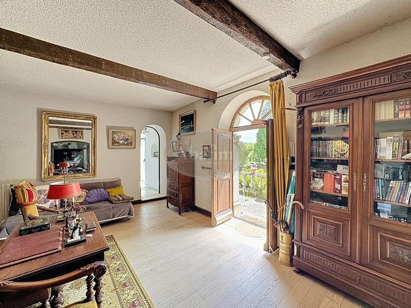 Maison - 217 m² - 7 pièces