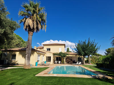 Maison - 205 m² - 6 pièces