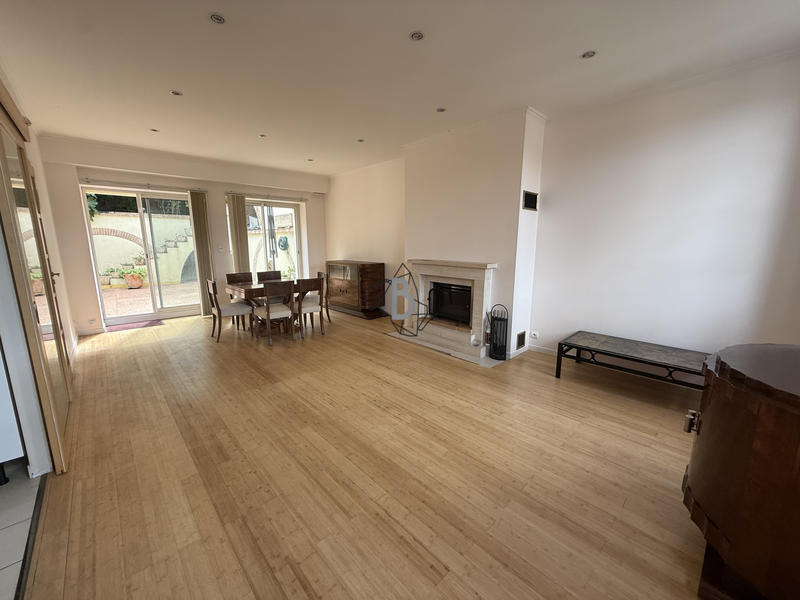 Maison - 236 m² - 7 pièces