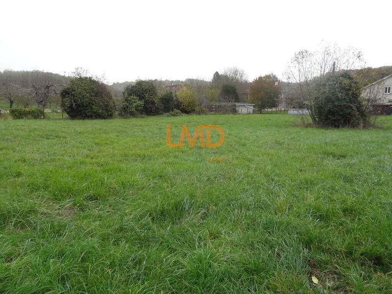 Terrain constructible - 1 827 m²