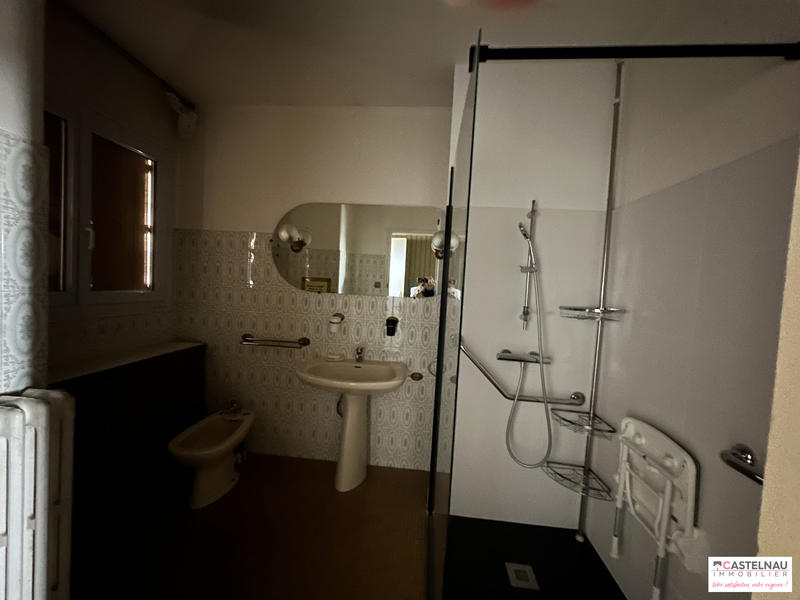 Maison traditionnelle - 214 m² - 7 pièces