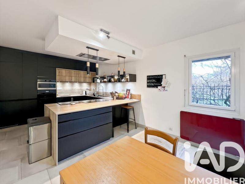 Maison - 250 m² - 11 pièces