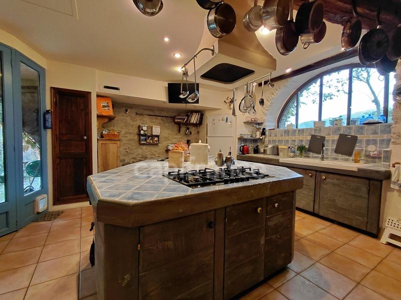 Propriété - 390 m² - 13 pièces