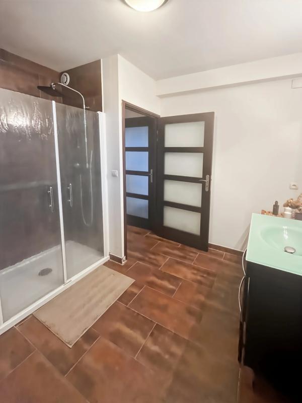 Propriété - 221 m² - 8 pièces
