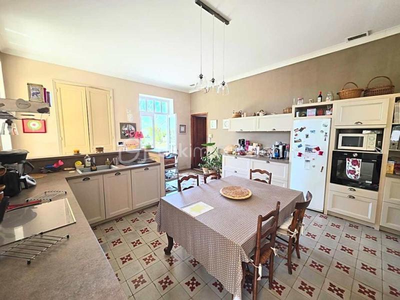 Maison - 387 m² - 10 pièces