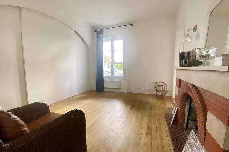 Demeure - 234 m² - 10 pièces