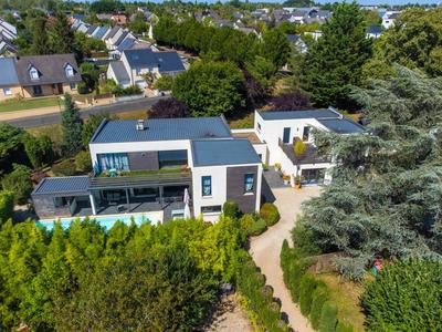 Maison - 450 m² - 9 pièces