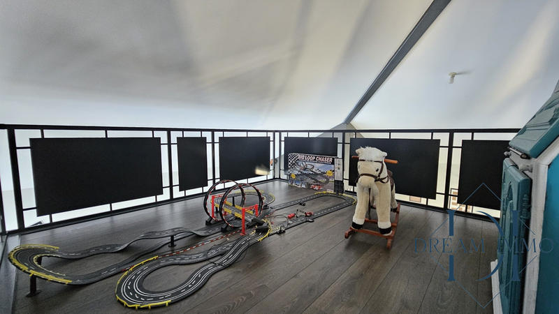 Maison - 235 m² - 6 pièces