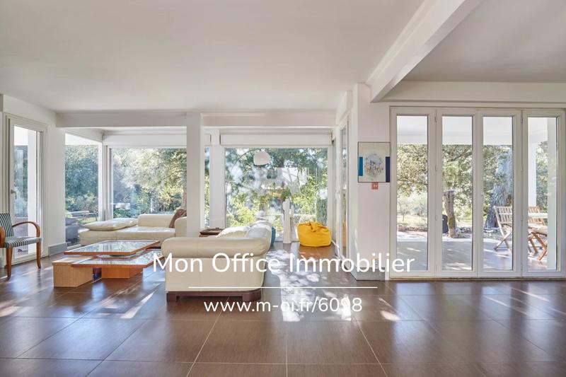 Villa - 240 m² - 6 pièces