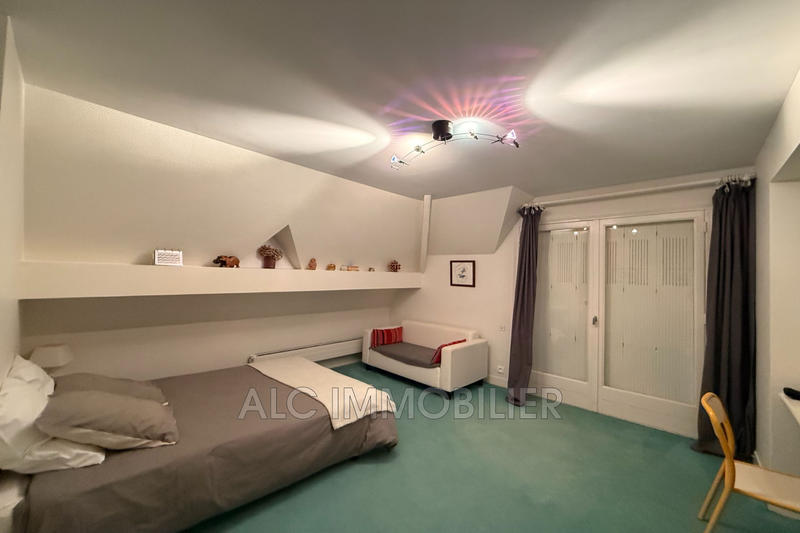 Maison - 250 m² - 10 pièces