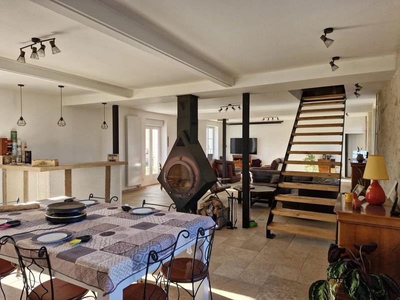 Maison - 310 m² - 15 pièces