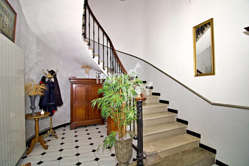 Maison - 201 m² - 6 pièces