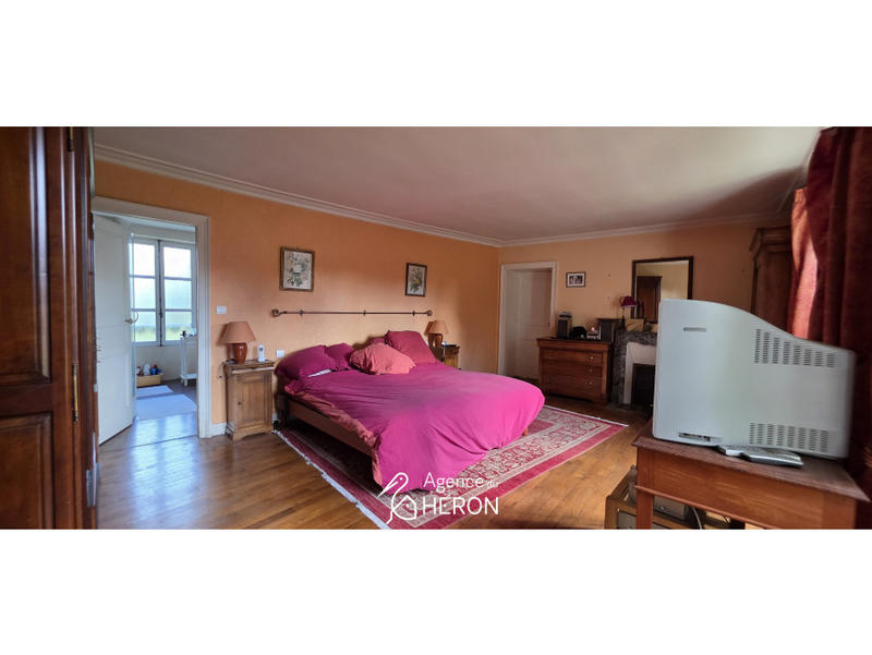 Maison - 374 m² - 10 pièces