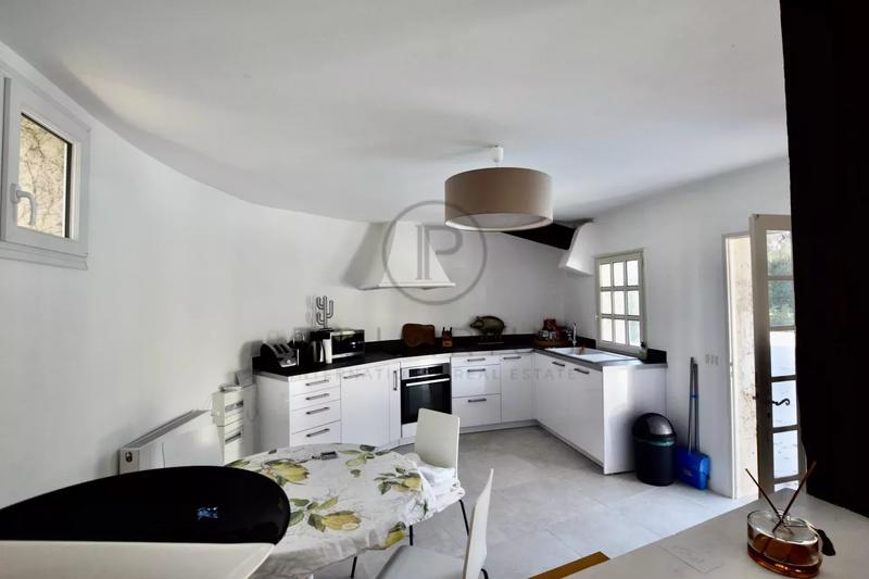 Villa - 240 m² - 6 pièces